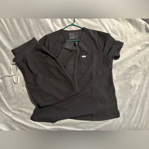 Figs scrubs top size XL joggers size large